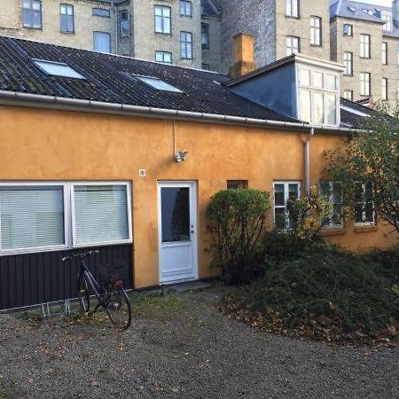 Rooms In Quiet Yellow Courtyard Apartment コペンハーゲン エクステリア 写真